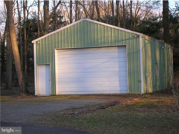 27728 Mt Pleasant Road Jobstown, NJ 08041 - Photo 4 of 20 Garage