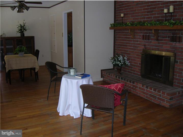 27728 Mt Pleasant Road Jobstown, NJ 08041 - Photo 9 of 20 Living Room