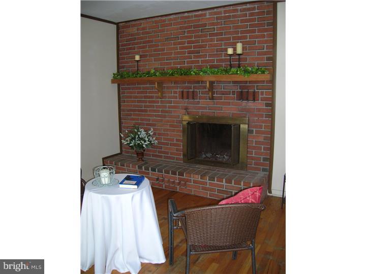 27728 Mt Pleasant Road Jobstown, NJ 08041 - Photo 10 of 20 Living Room