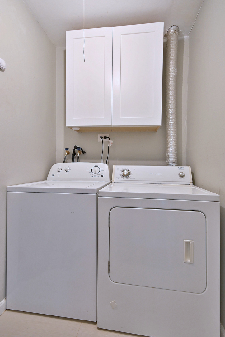 5629 Crestwood Road Matteson, IL 60443 - Photo 18 of 20 a utility room with dryer and washer
