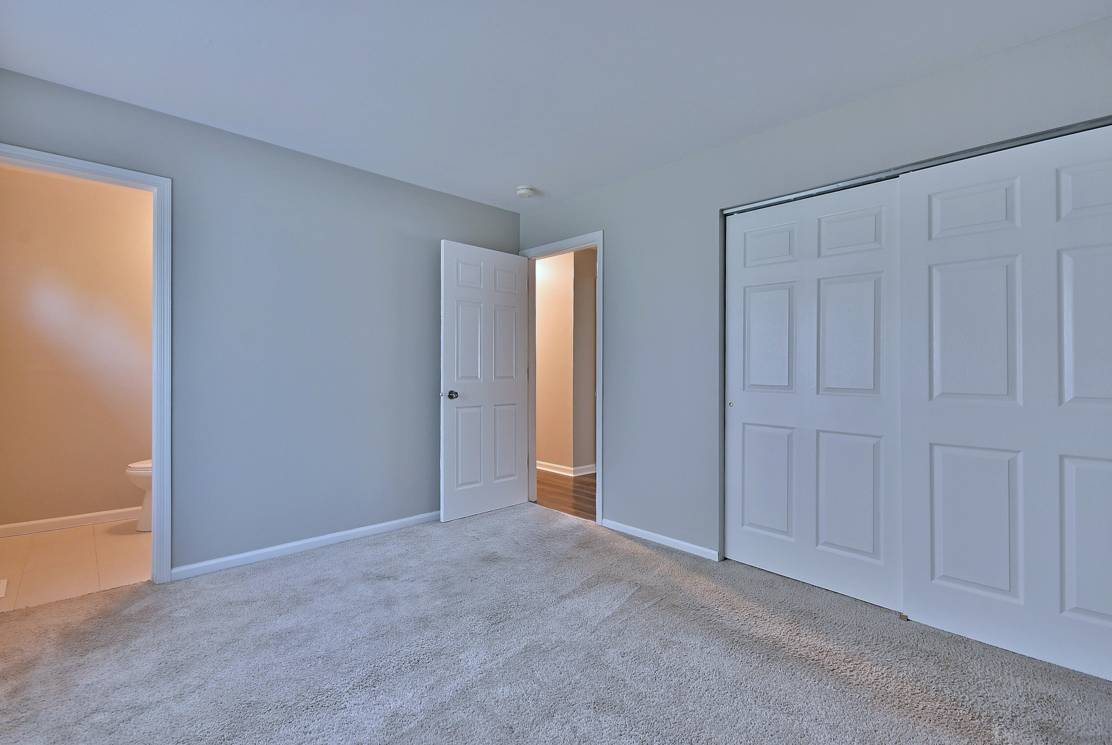 5629 Crestwood Road Matteson, IL 60443 - Photo 8 of 20 a view of an empty room and entryway