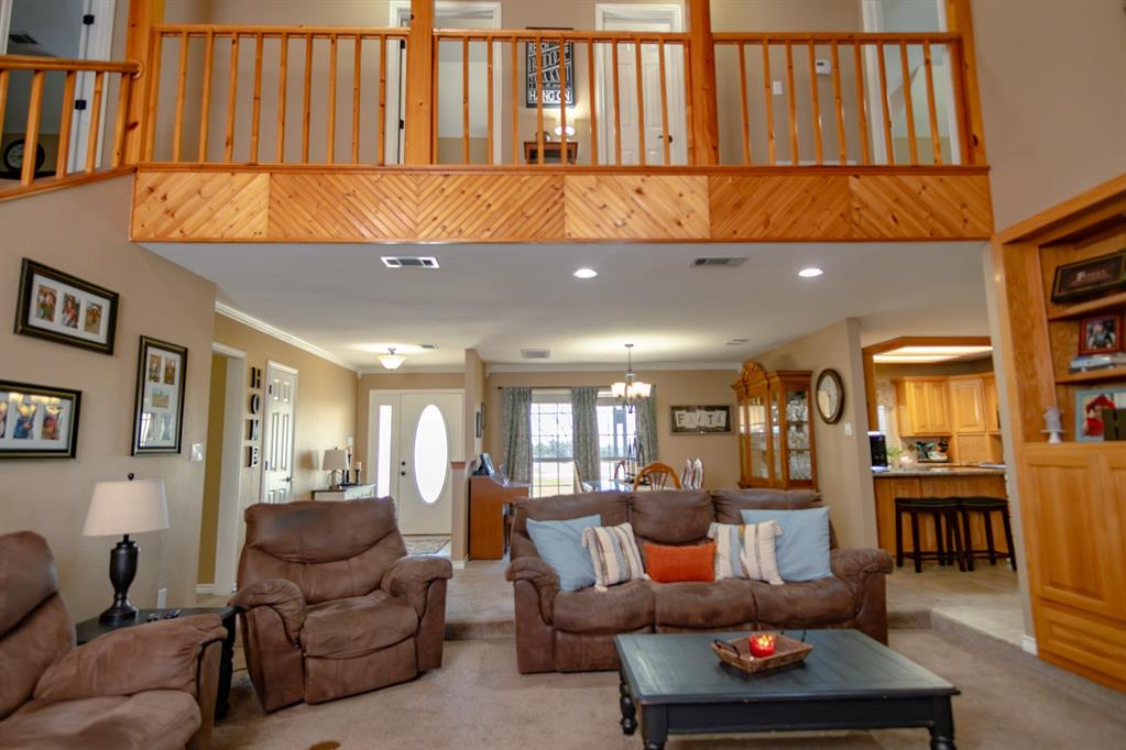 733 Ridgeview Drive Sherman, TX 75090 - Photo 11 of 40 a living room with furniture