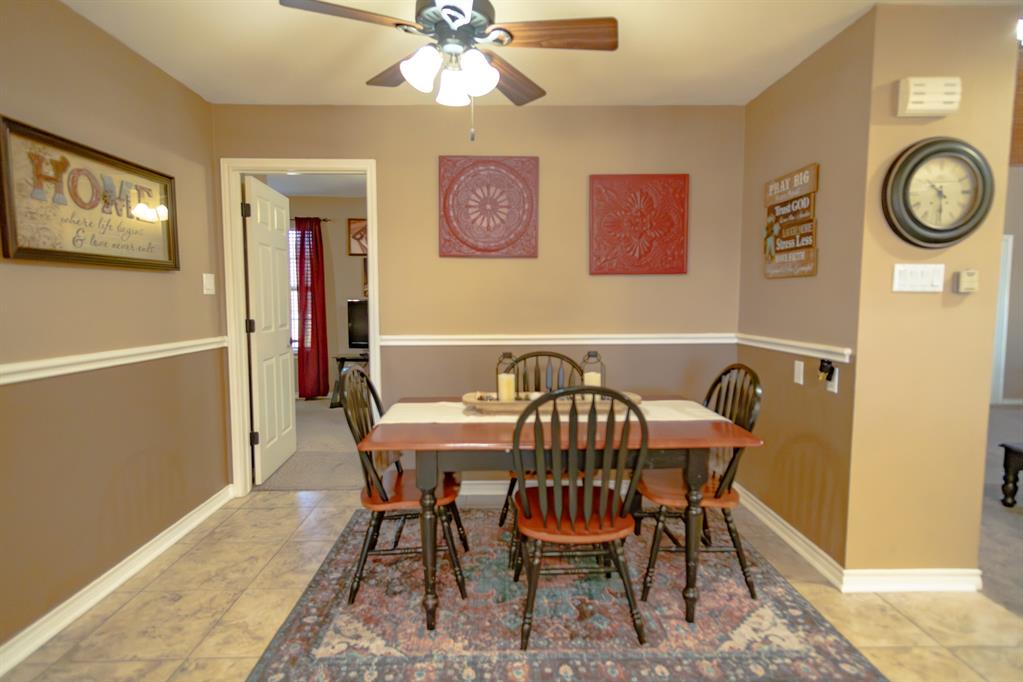 733 Ridgeview Drive Sherman, TX 75090 - Photo 14 of 40 a view of a dining room with furniture