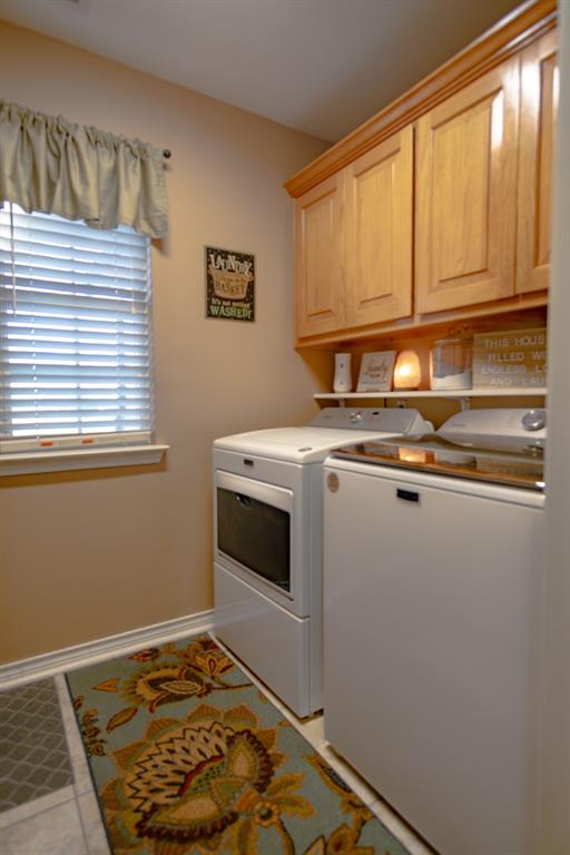 733 Ridgeview Drive Sherman, TX 75090 - Photo 16 of 40 a utility room with wooden floor washer and dryer