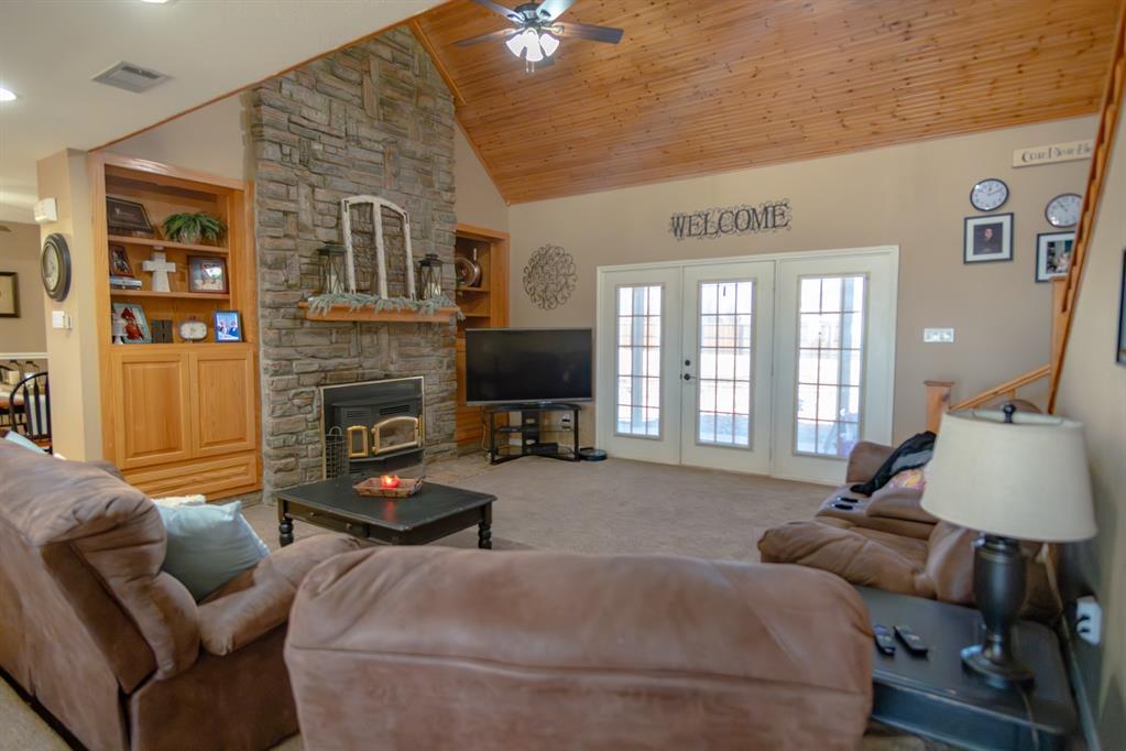 733 Ridgeview Drive Sherman, TX 75090 - Photo 18 of 40 a living room with furniture large window and a fireplace