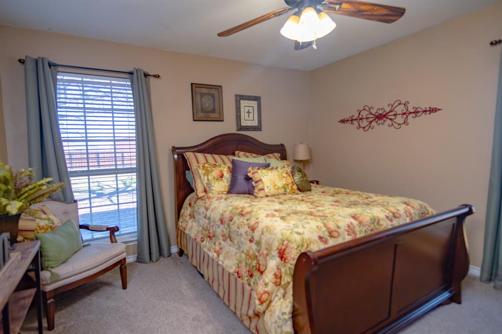 733 Ridgeview Drive Sherman, TX 75090 - Photo 20 of 40 a bedroom with a bed and window