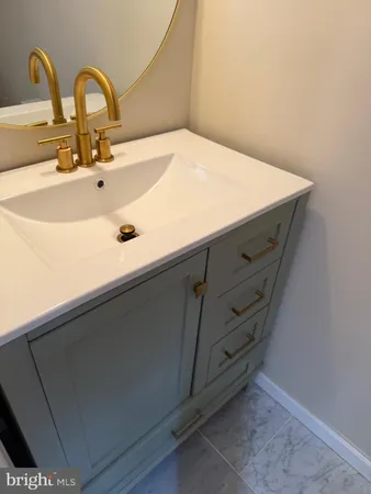 a close view of sink and tap