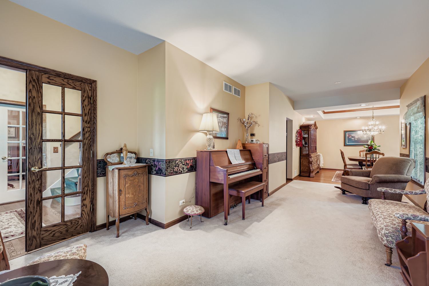 13N441 Coombs Road Elgin, IL 60124 - Photo 5 of 38 Gallery Image 5