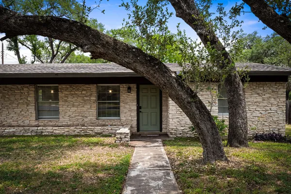 $3,000 | 7105 Lilac Lane, Austin, TX 78745
