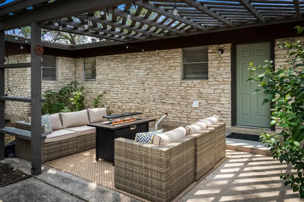 $3,000 | 7105 Lilac Lane, Austin, TX 78745