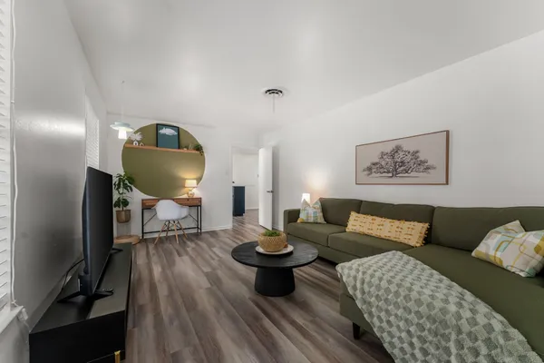 $3,000 | 7105 Lilac Lane, Austin, TX 78745