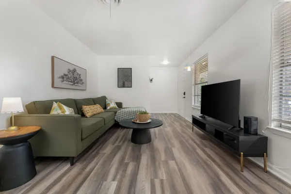 $3,000 | 7105 Lilac Lane, Austin, TX 78745
