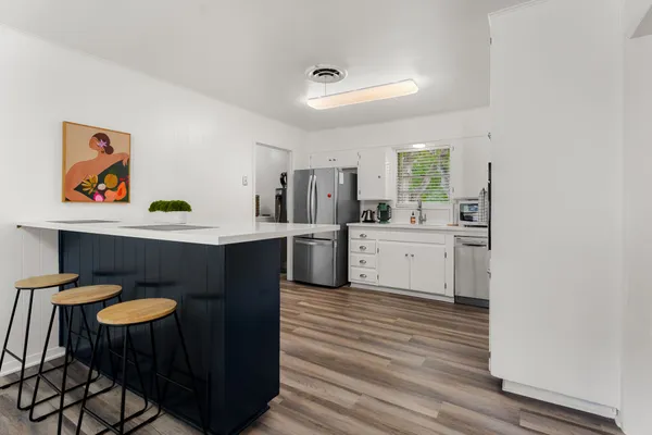 $3,000 | 7105 Lilac Lane, Austin, TX 78745