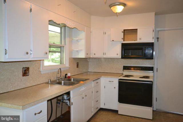 3326 Lineboro Road Manchester, MD 21102 - Photo 19 of 28 a kitchen with a sink stove and microwave