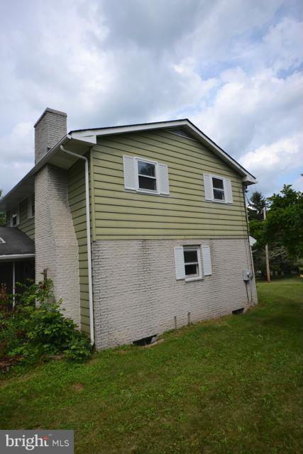 3326 Lineboro Road Manchester, MD 21102 - Photo 4 of 28 a house with a outdoor space