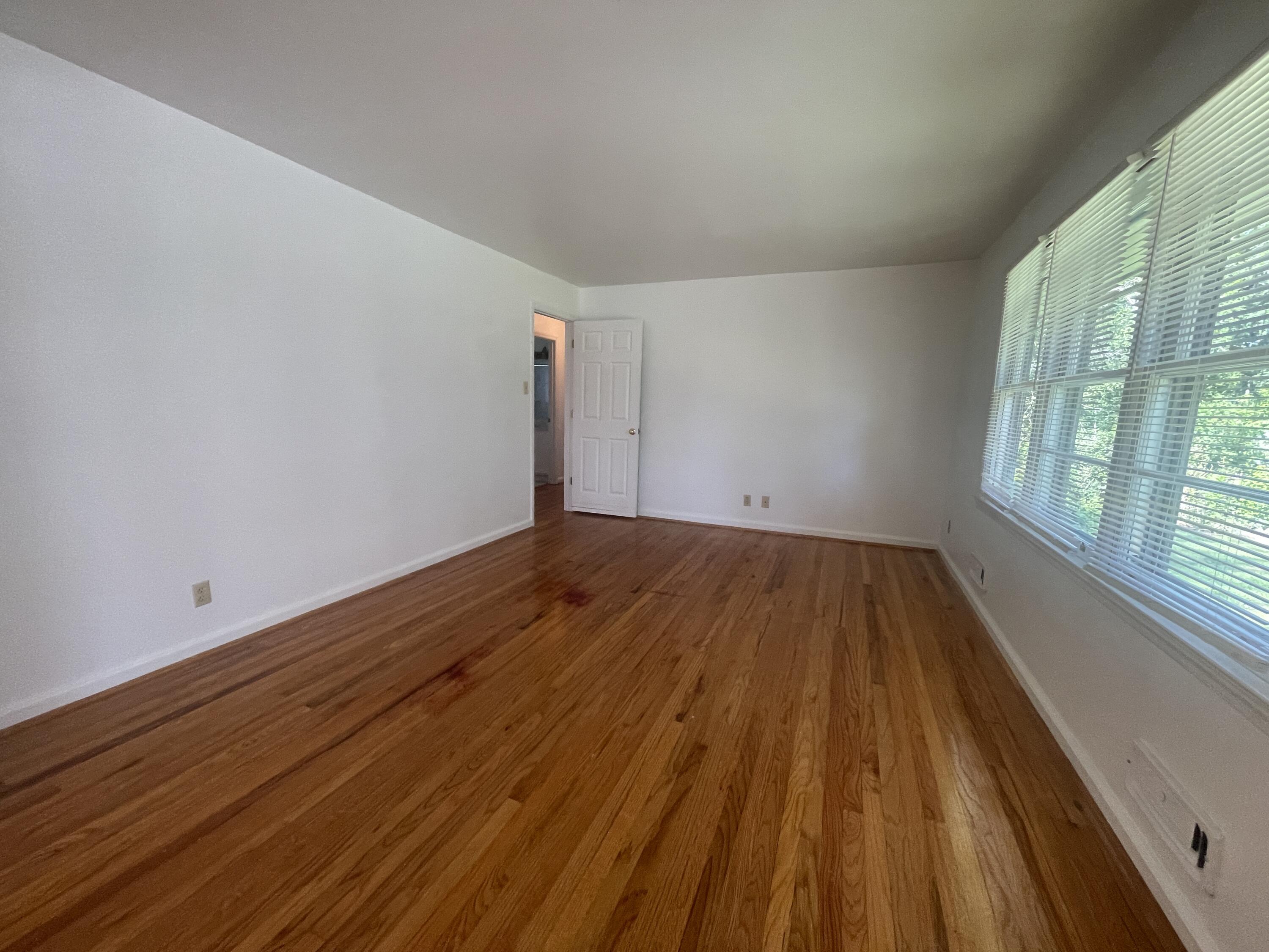 118 Langham Street Thomson, GA 30824 - Photo 11 of 24 Livingroom