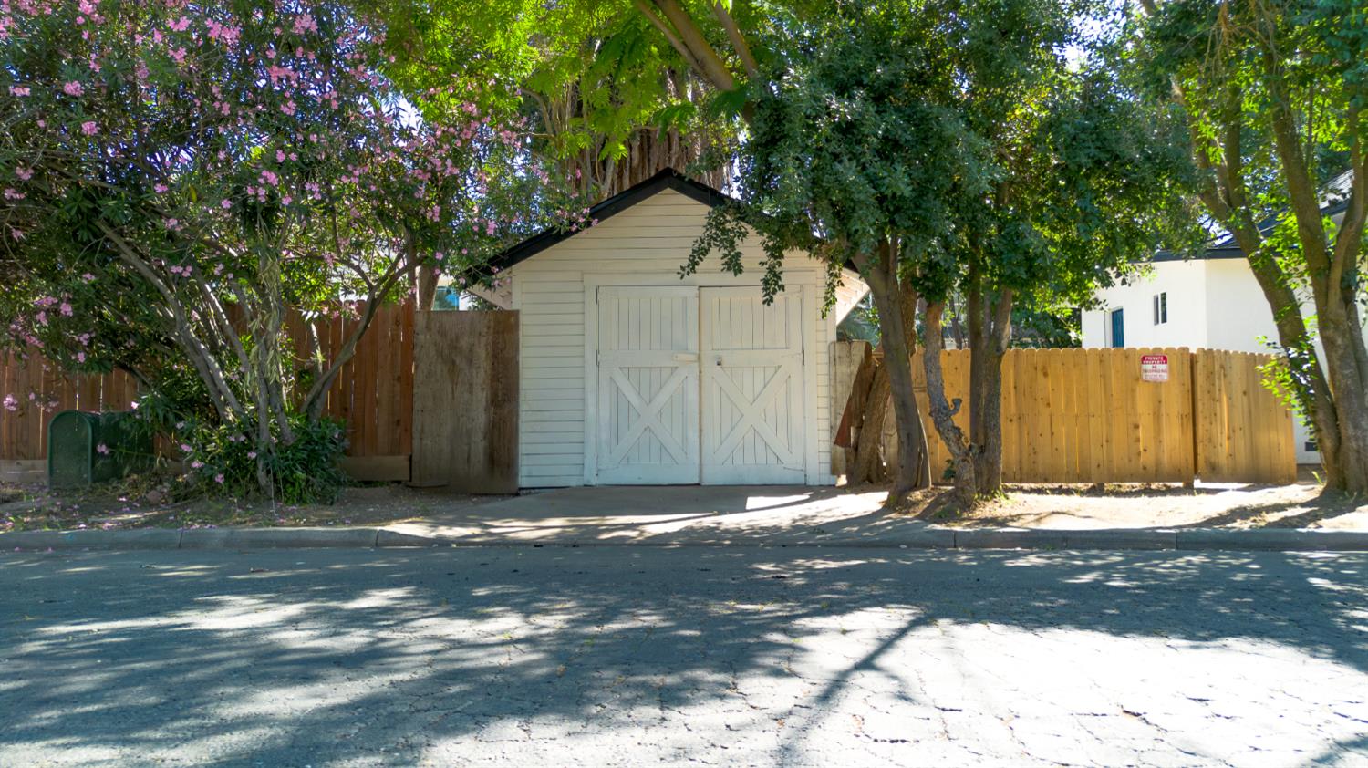 2320 K Street Merced, CA 95340 - Photo 23 of 25 a backyard of a house