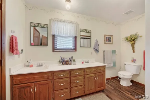 $332,500 | 18511 Oak Tree Lane, Phillipsburg, MO 65722