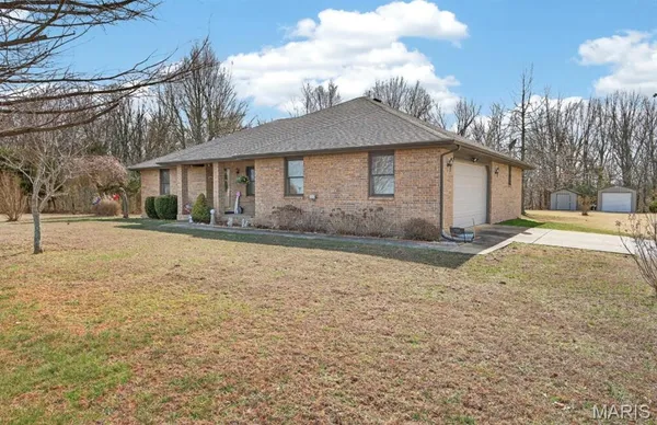 $332,500 | 18511 Oak Tree Lane, Phillipsburg, MO 65722