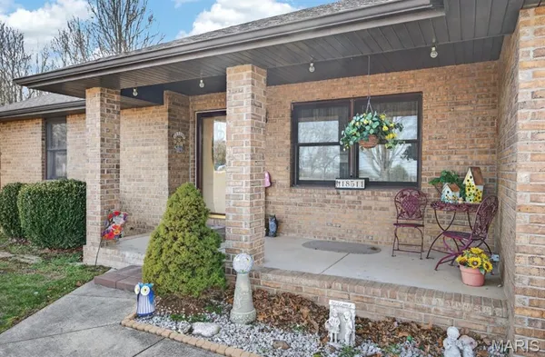 $332,500 | 18511 Oak Tree Lane, Phillipsburg, MO 65722