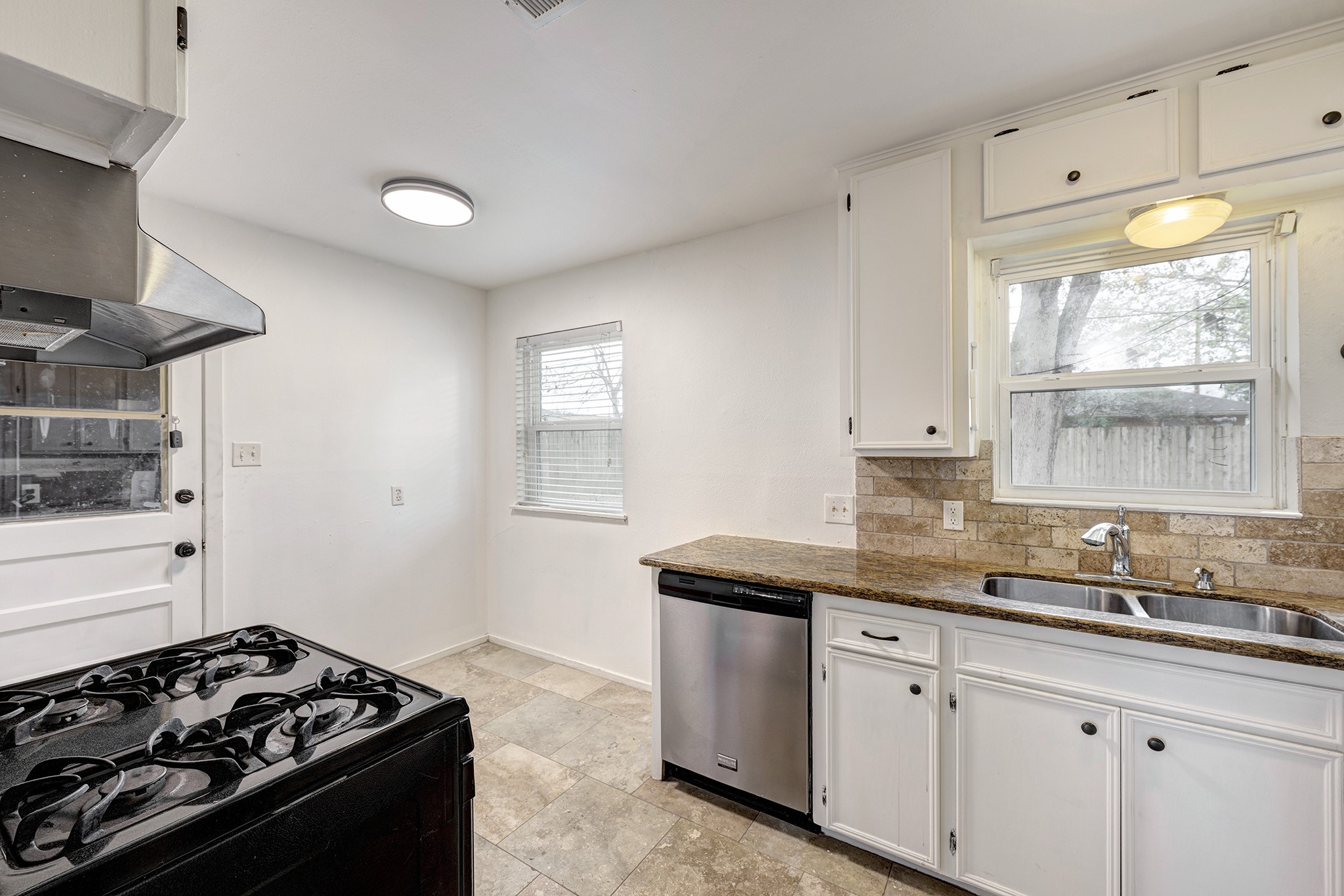 4722 Carleen Road Houston, TX 77092 - Photo 4 of 13