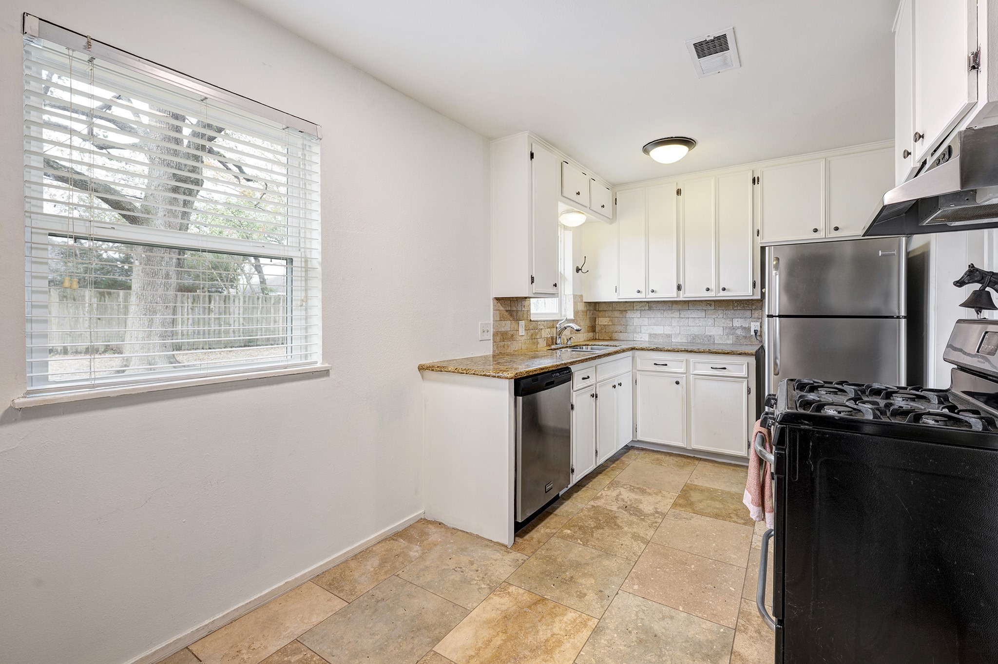 4722 Carleen Road Houston, TX 77092 - Photo 5 of 13