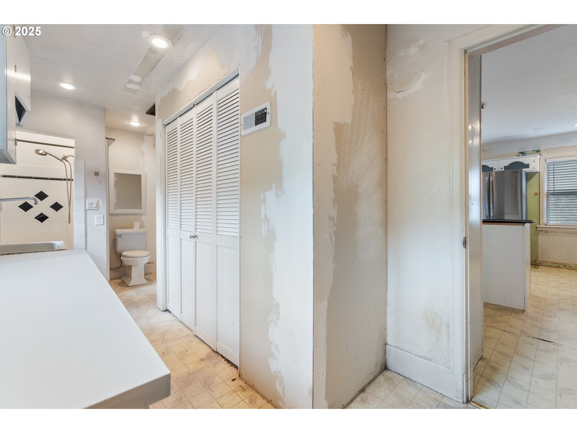 12240 Southwest Boones Ferry Road Portland, OR 97219 - Photo 18 of 37 Gallery Image 18
