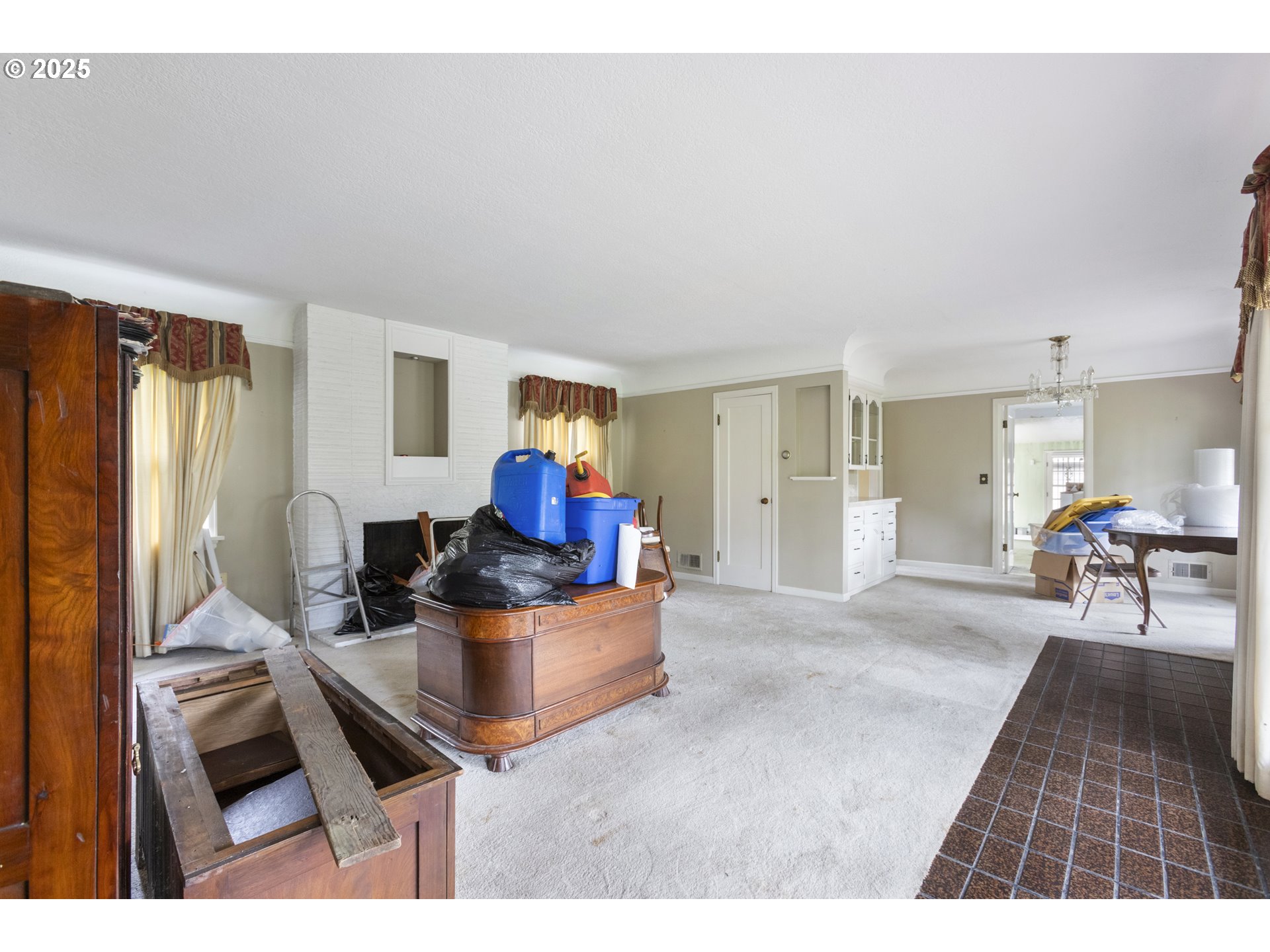12240 Southwest Boones Ferry Road Portland, OR 97219 - Photo 5 of 37 Living Room