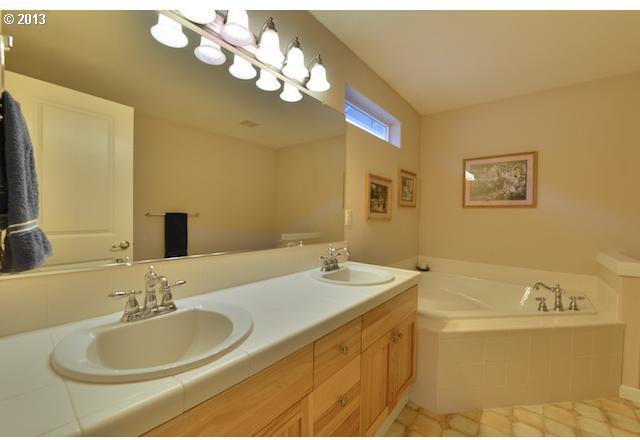 804 North 9th Way Ridgefield, WA 98642 - Photo 11 of 11 Bathroom, Attached
