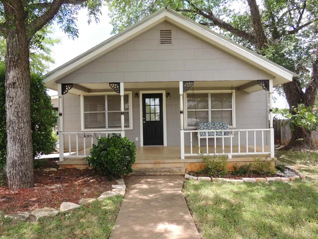 $285,000 | 705 Exall Street, Llano, TX 78643
