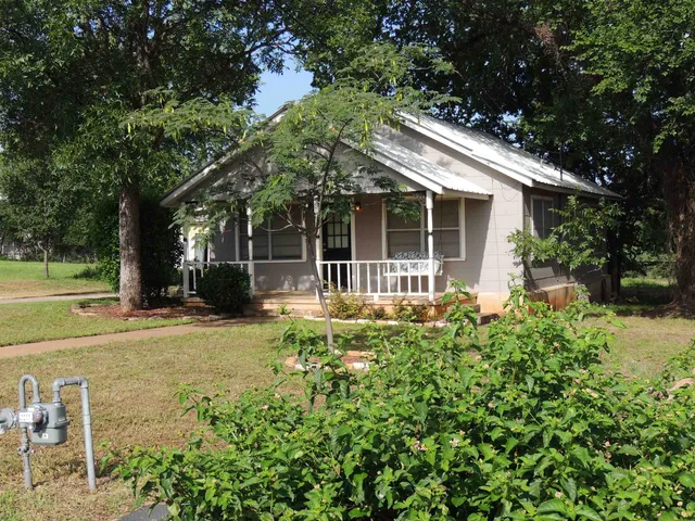 $285,000 | 705 Exall Street, Llano, TX 78643