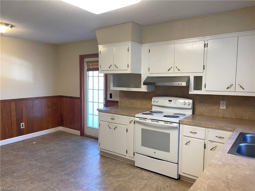 160 West Robin Road Elkin, NC 28621 - Photo 3 of 12 Gallery Image 3