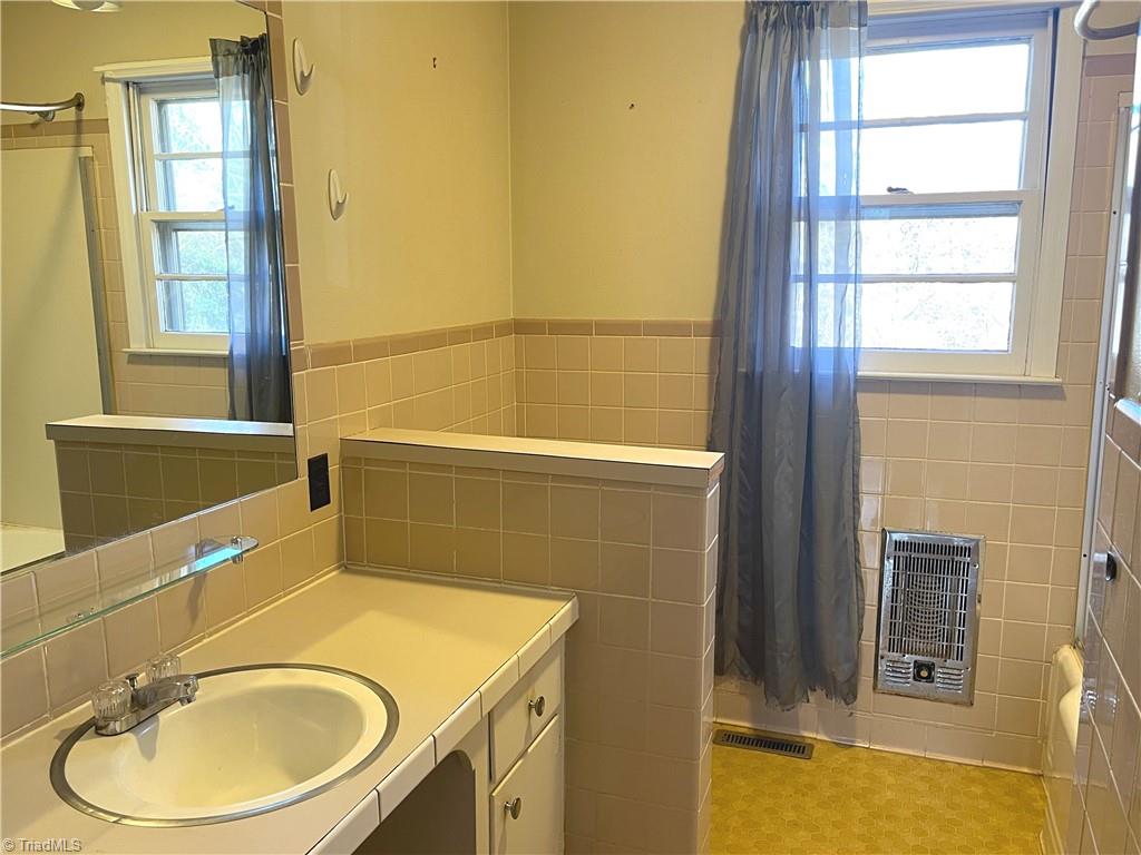 160 West Robin Road Elkin, NC 28621 - Photo 6 of 12 Gallery Image 6