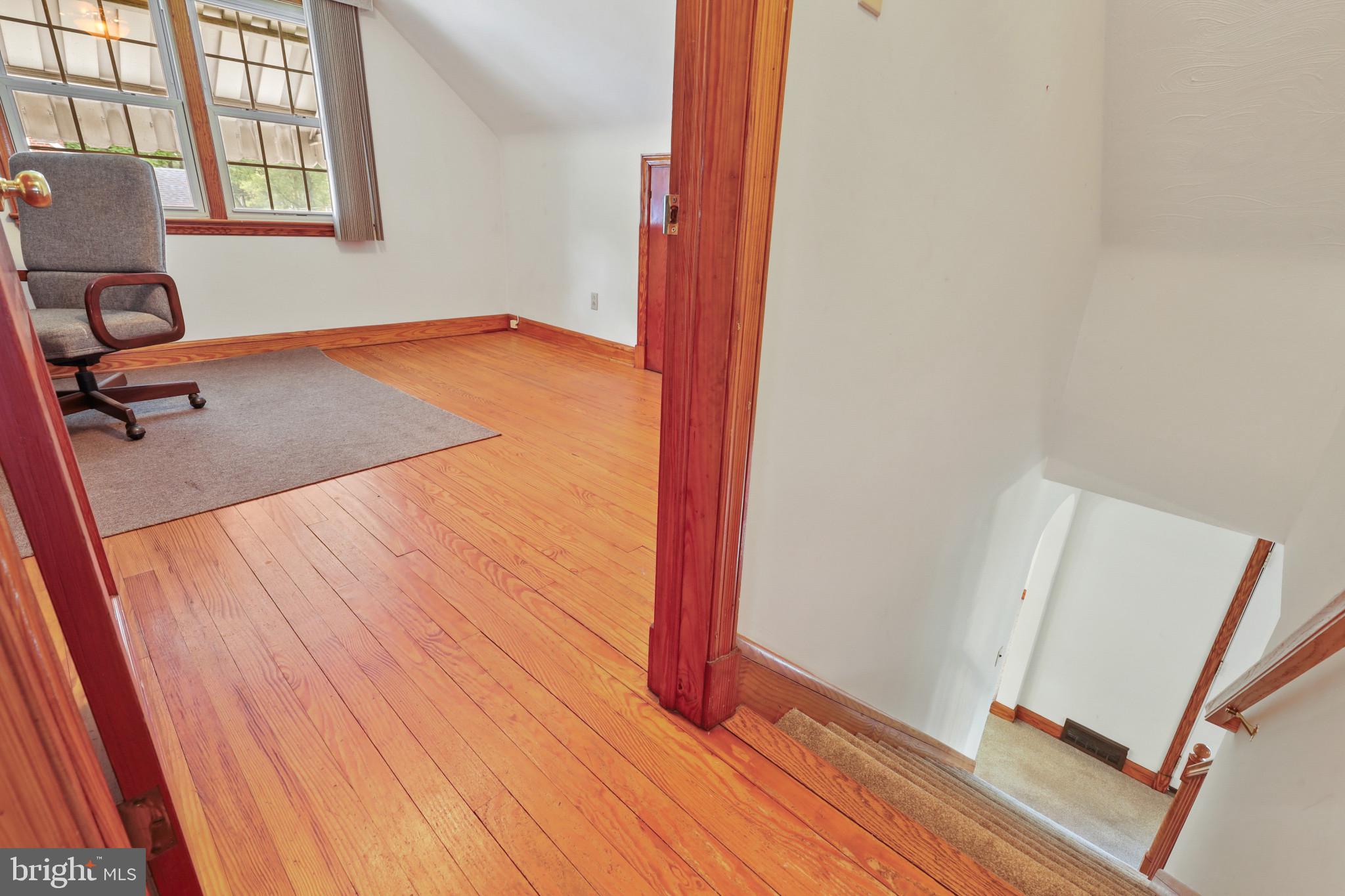 1058 Minnetonka Road Severn, MD 21144 - Photo 58 of 96 2nd level foyer