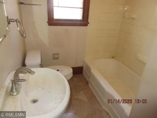 $142,000 | 618 7th Street Southwest, Willmar, MN 56201