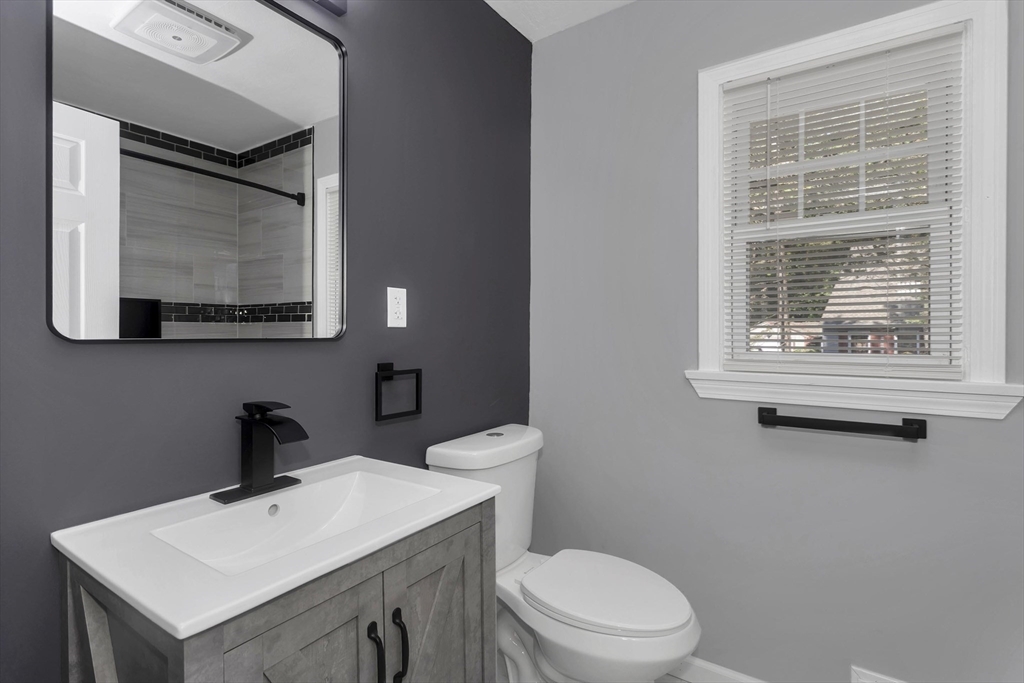 1988 Wilbraham Road Springfield, MA 01129 - Photo 23 of 39