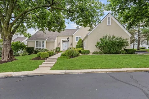 $625,000 | 11221 Granada Lane, Leawood, KS 66211