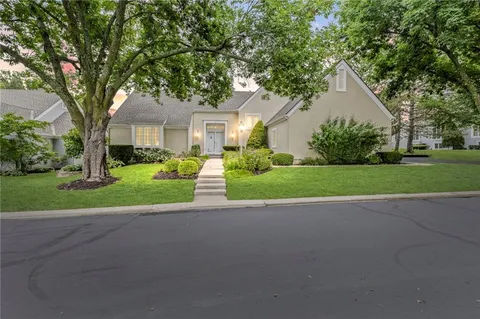 $625,000 | 11221 Granada Lane, Leawood, KS 66211