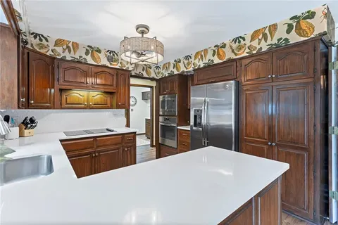 $625,000 | 11221 Granada Lane, Leawood, KS 66211