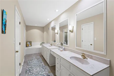 $625,000 | 11221 Granada Lane, Leawood, KS 66211