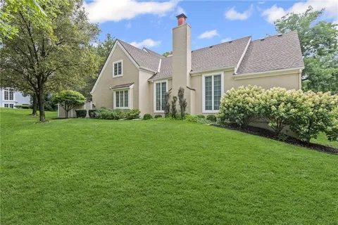 $625,000 | 11221 Granada Lane, Leawood, KS 66211