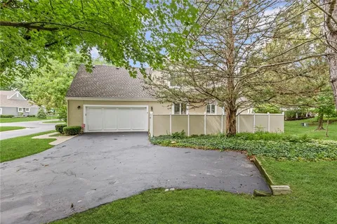 $625,000 | 11221 Granada Lane, Leawood, KS 66211