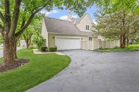 $625,000 | 11221 Granada Lane, Leawood, KS 66211