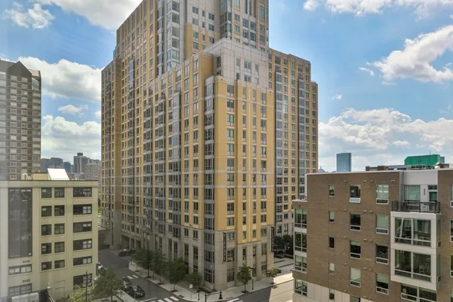 $3,800 | 2 Earhart Street, Unit 714, Cambridge, MA 02141