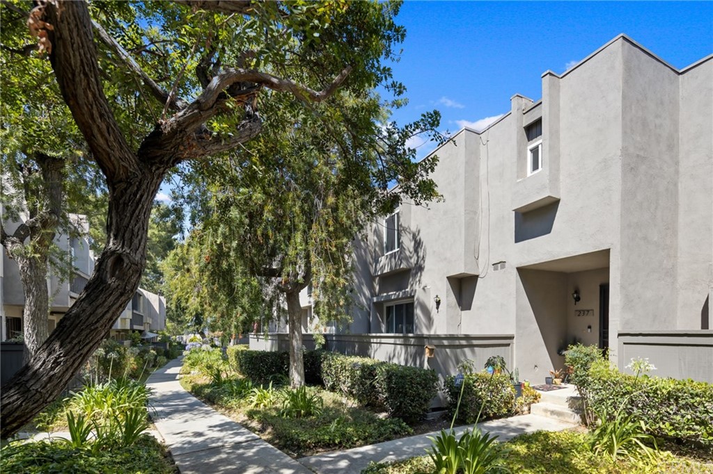 Beautiful curb appeal.