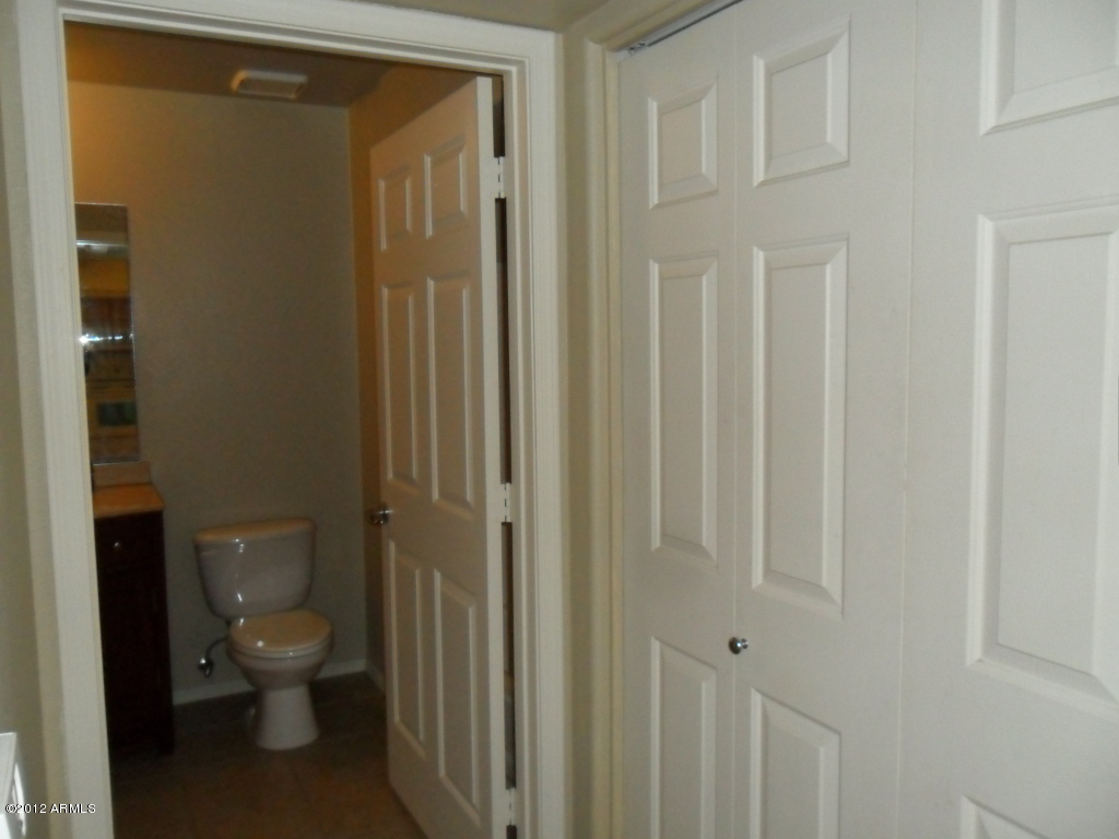 9990 North Scottsdale Road, Unit 2018 Paradise Valley, AZ 85253 - Photo 15 of 27 Bathroom2