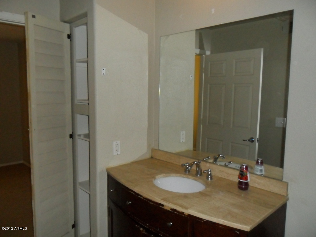 9990 North Scottsdale Road, Unit 2018 Paradise Valley, AZ 85253 - Photo 17 of 27 Bathroom3