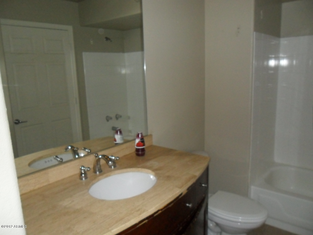 9990 North Scottsdale Road, Unit 2018 Paradise Valley, AZ 85253 - Photo 18 of 27 Bathroom4