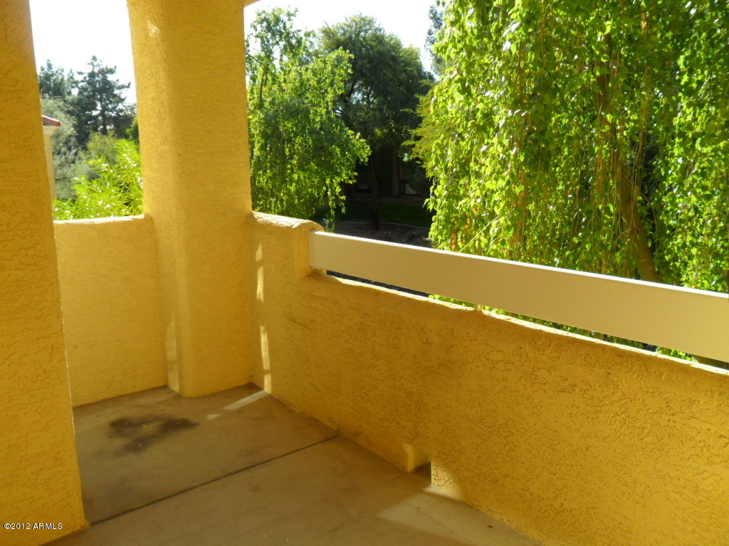 9990 North Scottsdale Road, Unit 2018 Paradise Valley, AZ 85253 - Photo 22 of 27 Outside Patio