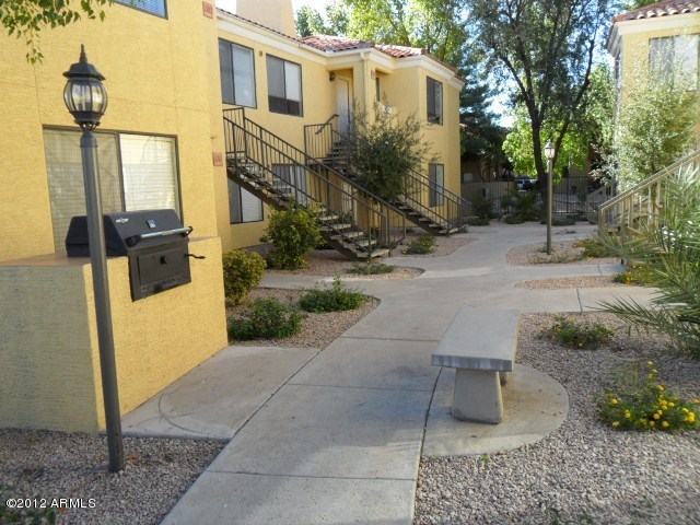 9990 North Scottsdale Road, Unit 2018 Paradise Valley, AZ 85253 - Photo 24 of 27 Public BBQ Grills